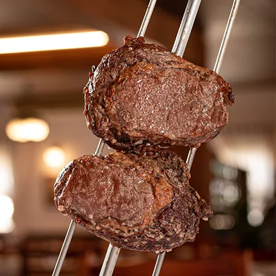 Cortes de carne assada no espeto da Chimarrão Churrascaria