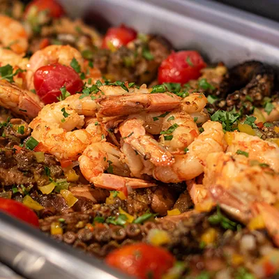 Camarões e frutos do mar no buffet da Chimarrão